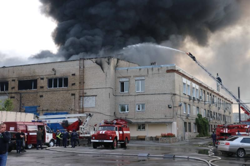 Масштабный пожар в Харькове: горит производственное помещение